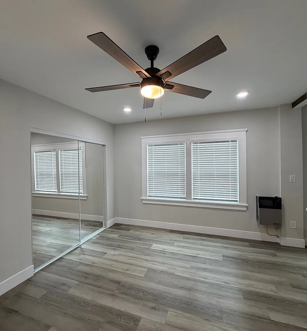 2171 Logan Ave — Photo 3