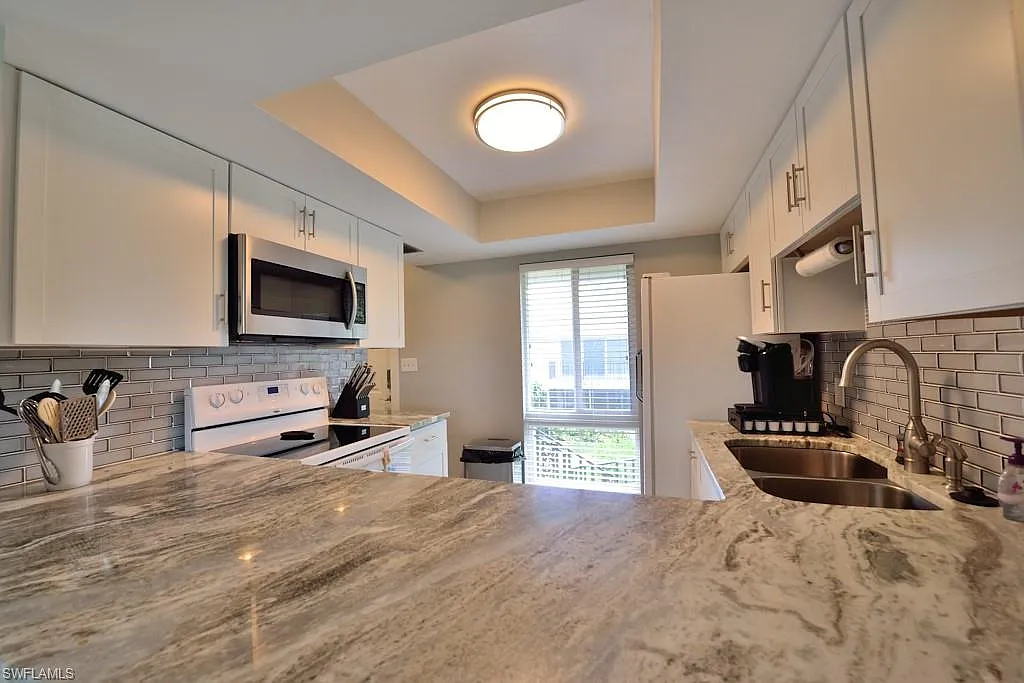 2 bed, 2.0 bath, 1215 sqft, $4,400 — Photo 4
