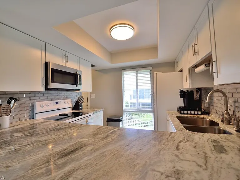 229 Palm Dr #2 — Photo 4