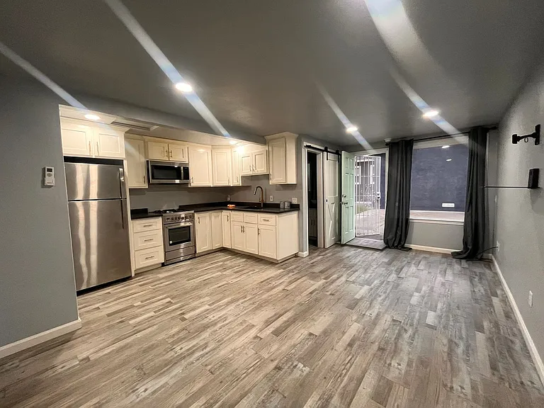 1617 W Burrel Ave — Photo 2