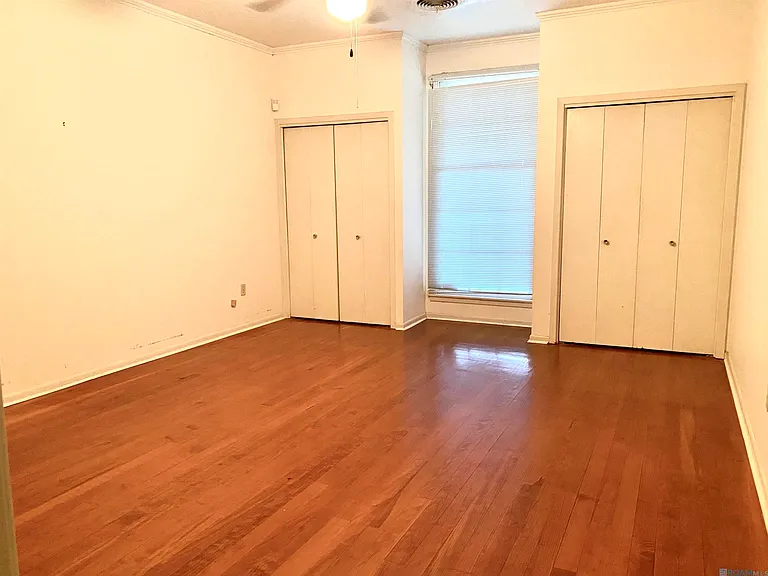 1009 E Main St — Photo 8