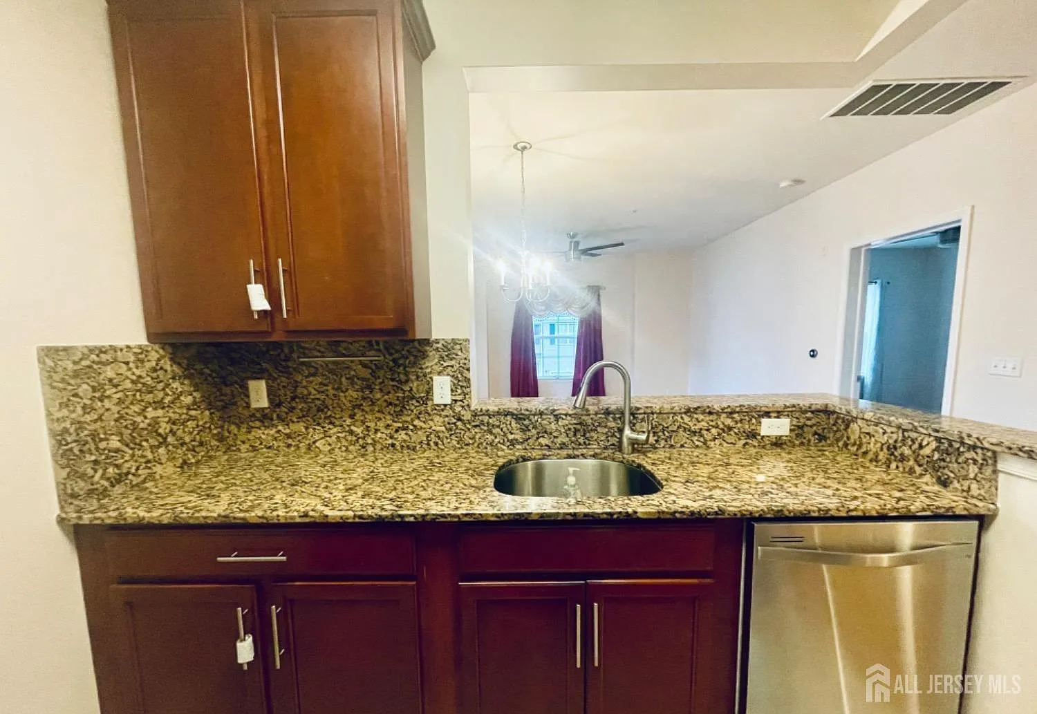 2 bed, 2.0 bath, 1150 sqft, $2,600 — Photo 3
