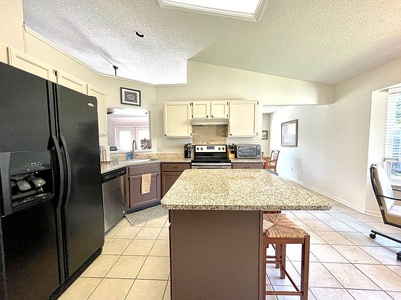 5th image of 2156 Saint Martins Dr E