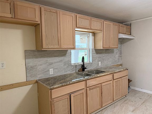 5th image of 1003 E Main St