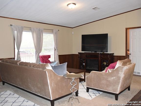 2nd image of 301 Woodcreek Cir