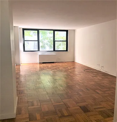 Rented by Manhattan Realty Group | media 12