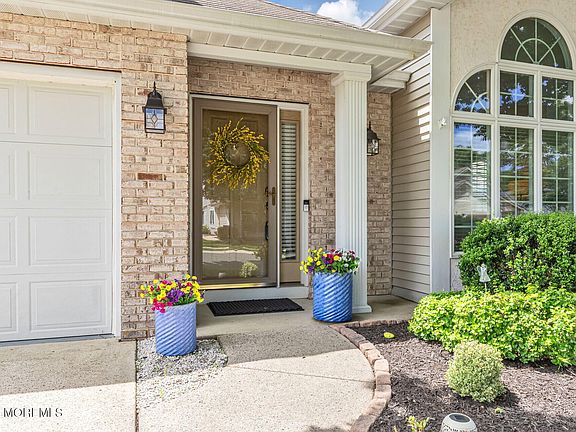 3rd image of 2254 S Chanticleer Court