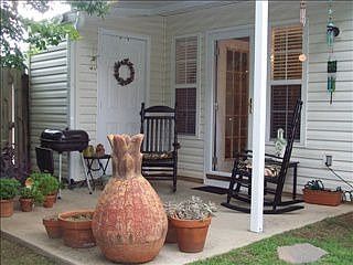 1st image of 135 Pin Oak Dr