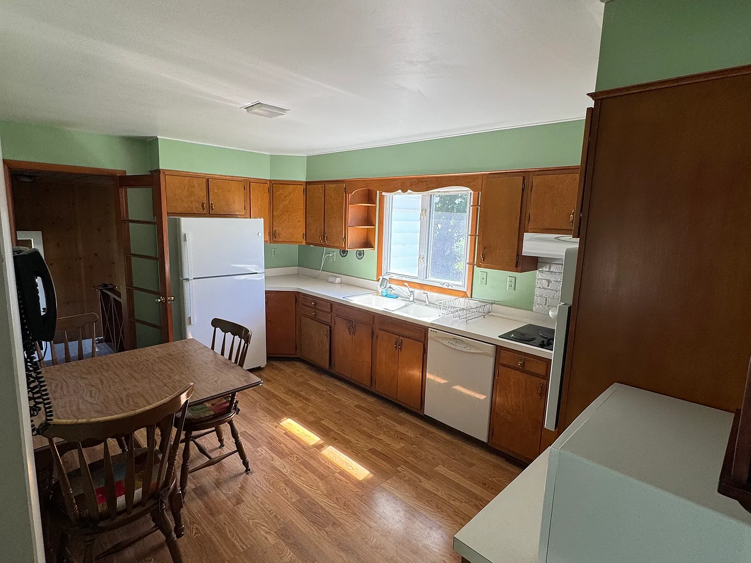 3 bed, 1.5 bath, 1260 sqft, $2,000 — Photo 4