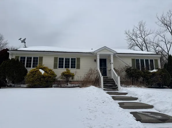 21 Krakow St, Derby, CT 06418