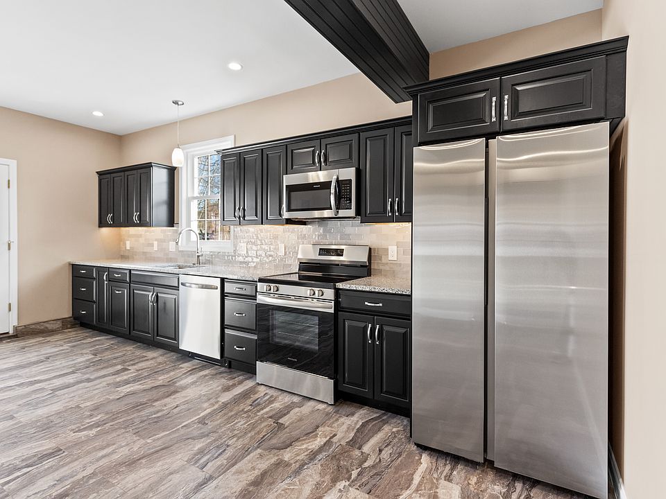 1st image of 6 Latchkey Ln