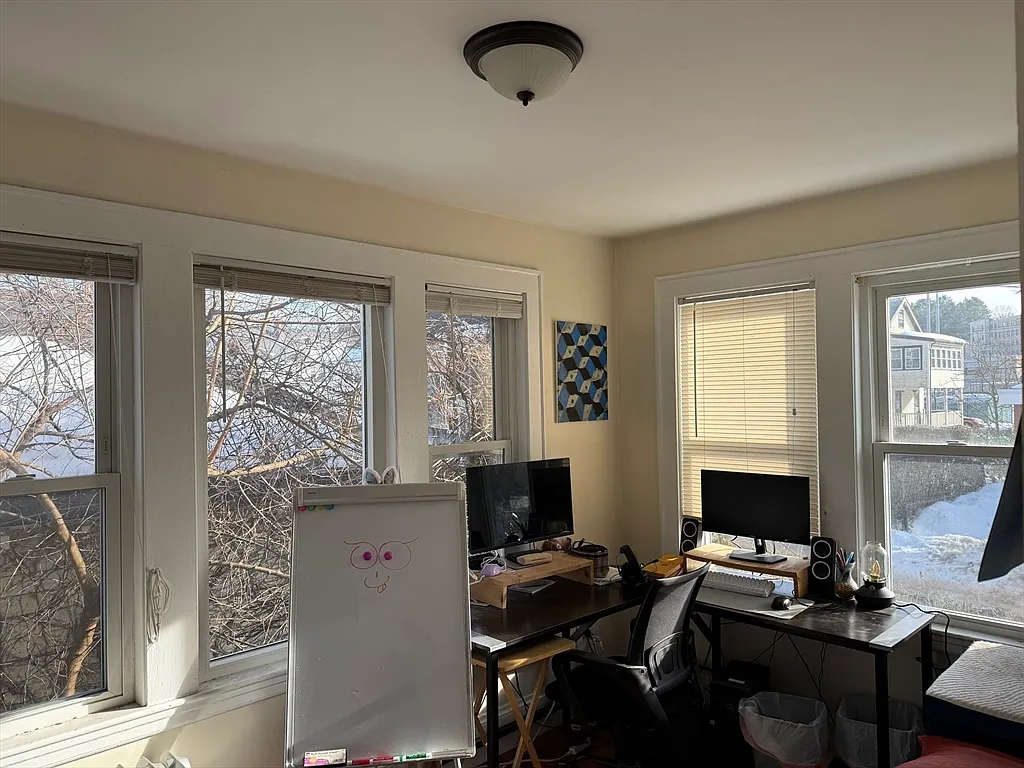 4 bed, 9999 sqft, $4,000 — Photo 3