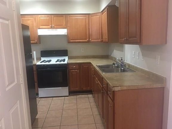 5th image of 4500 Wilson Ave