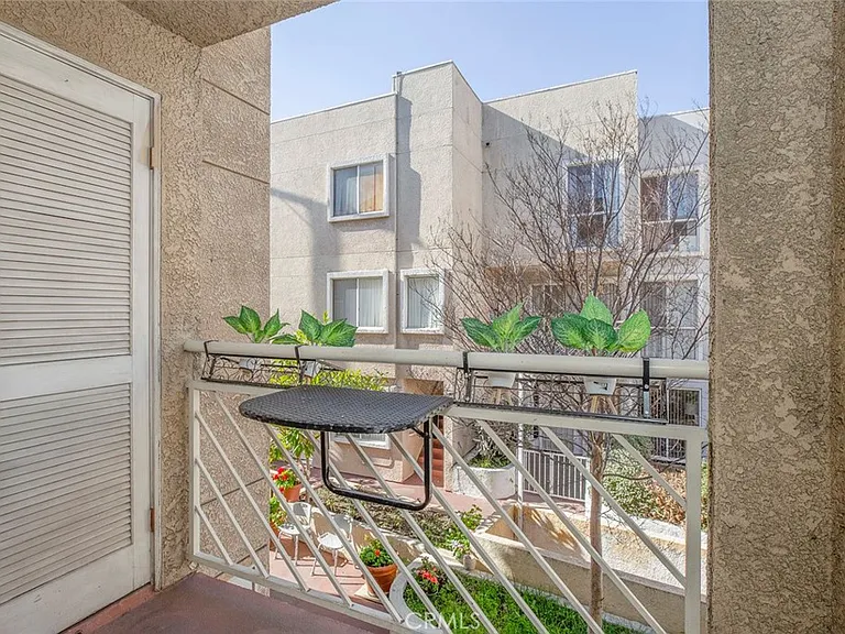 110 W Maple St #30 — Photo 36