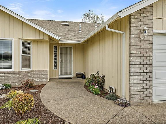 3rd image of 1629 Husker Butte Ln