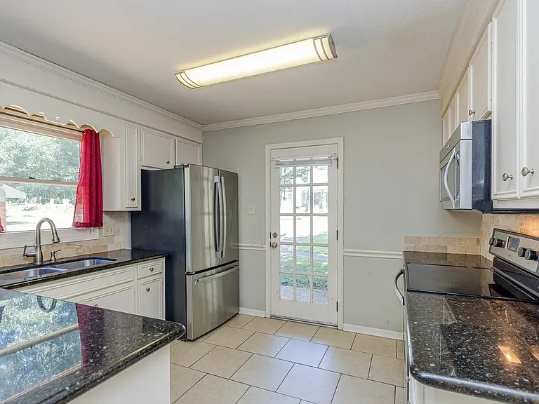 111 Squirrel Hill Dr — Photo 10