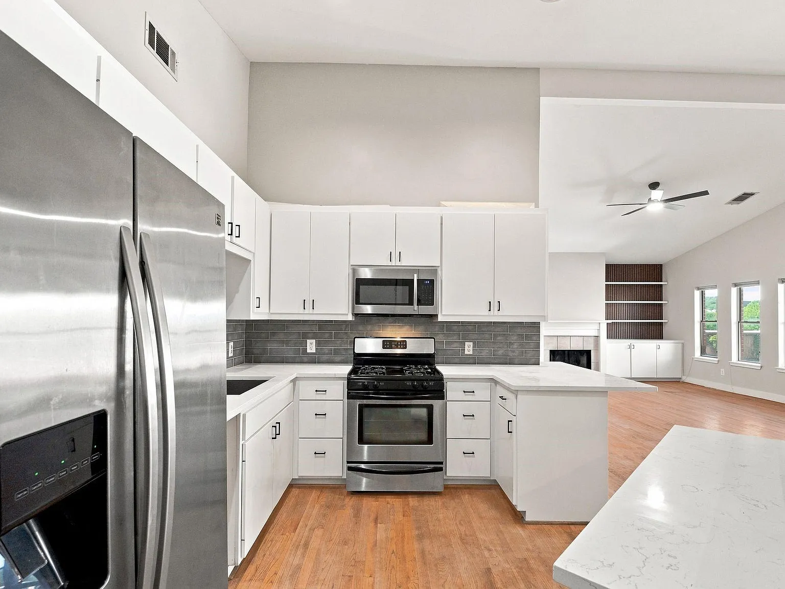3 bed, 2.5 bath, 2260 sqft, $3,500 — Photo 4
