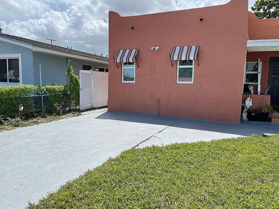 2nd image of 305 Dunad Ave