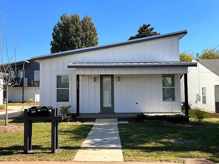 Cottage Court — Photo 42