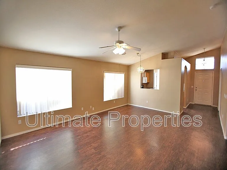 8570 W Rue De Lamour — Photo 11