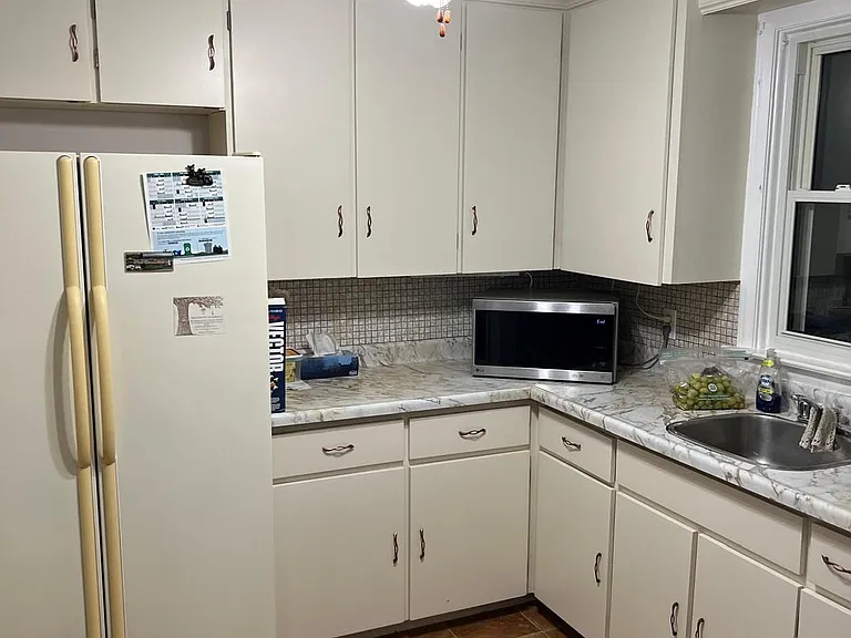 1449 Oxford St E #MAIN — Photo 4