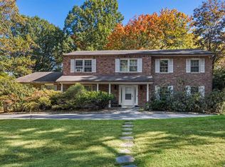 1149 Glen Cove Ave, Roslyn, NY 11576