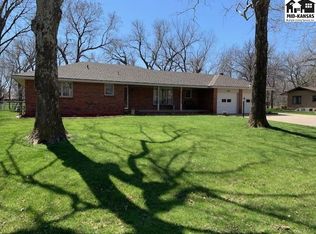 1523 Willow Rd, Hutchinson, KS 67502