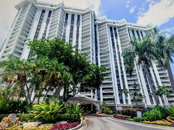 4000 Quayside Ter, Miami, FL