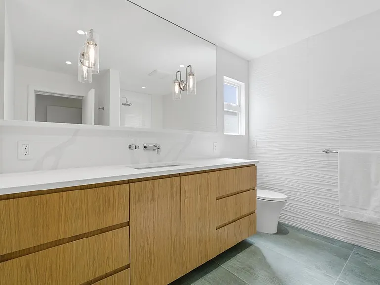 1816 Whyte Ave — Photo 15