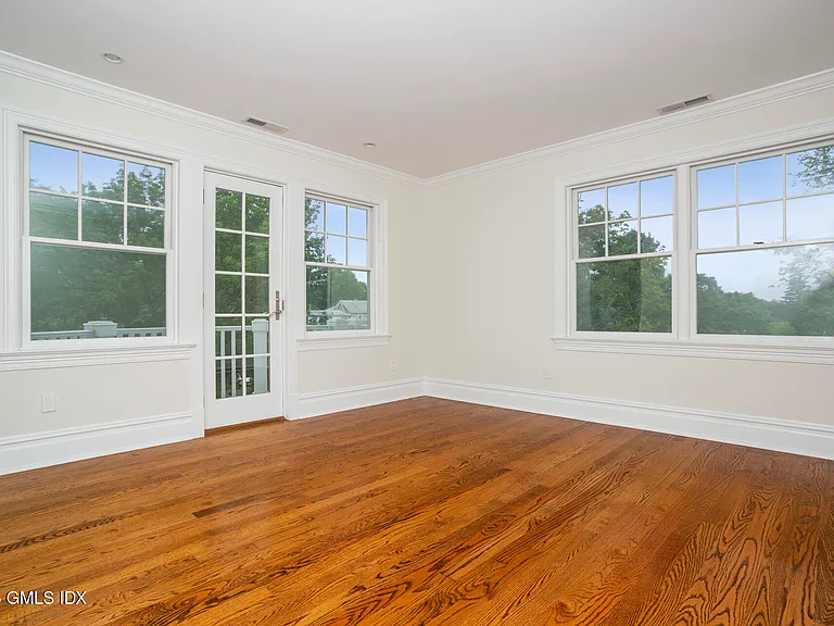 146 E Elm St #B — Photo 13