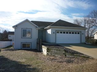 14372 Pine Creek Dr, Holland, MI 49424