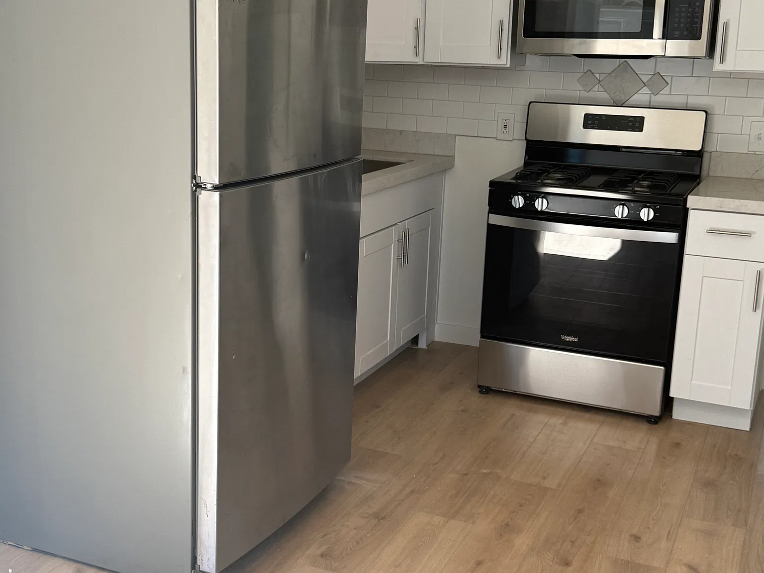 3 bed, 600 sqft, $2,800 — Photo 3