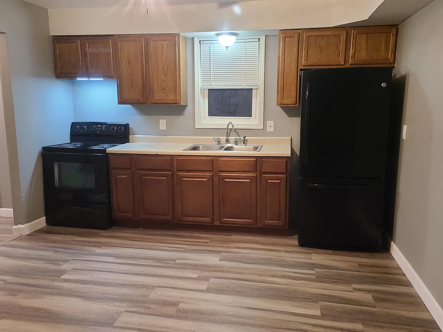 2 bed, 918 sqft, $1,100 — Photo 3