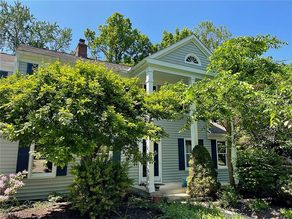 1st image of 32720 N Burr Oak Dr