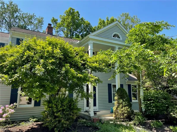 32720 N Burr Oak Dr, Solon, OH 44139