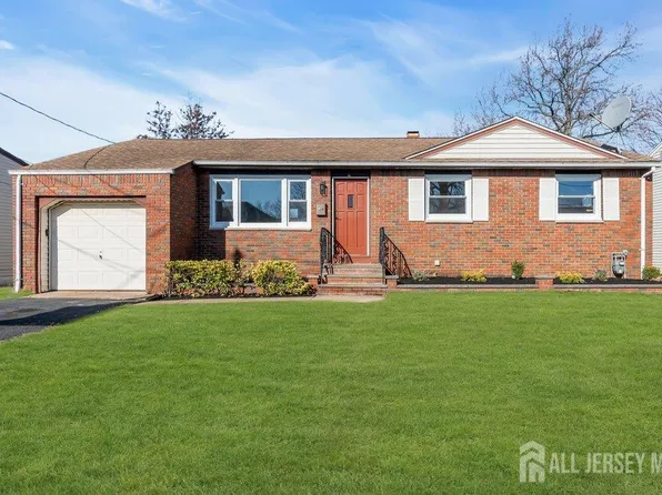 26 Sunnyside Dr, Carteret, NJ 07008