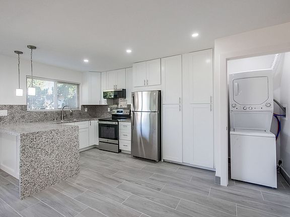 2nd image of 458 Ballantyne St #9