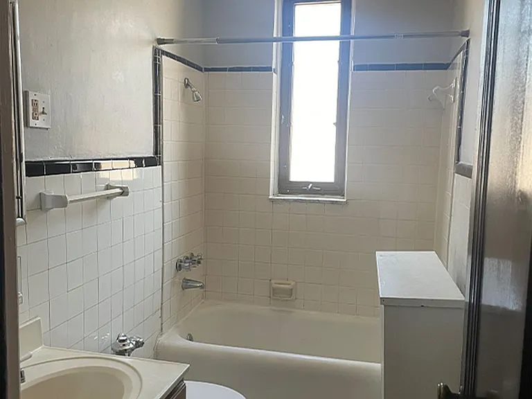 3654 Middleton Ave — Photo 3