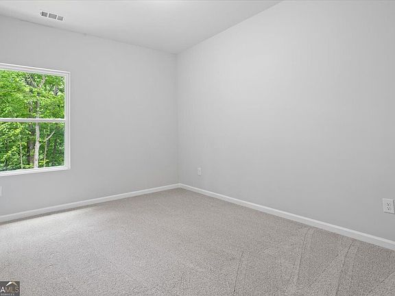 5th image of 3902 Bouldercrest Rd