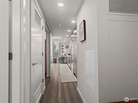4th image of 800 Columbia Street #703
