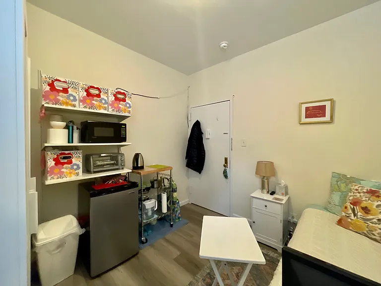 201 W 95th St #403 — Photo 2