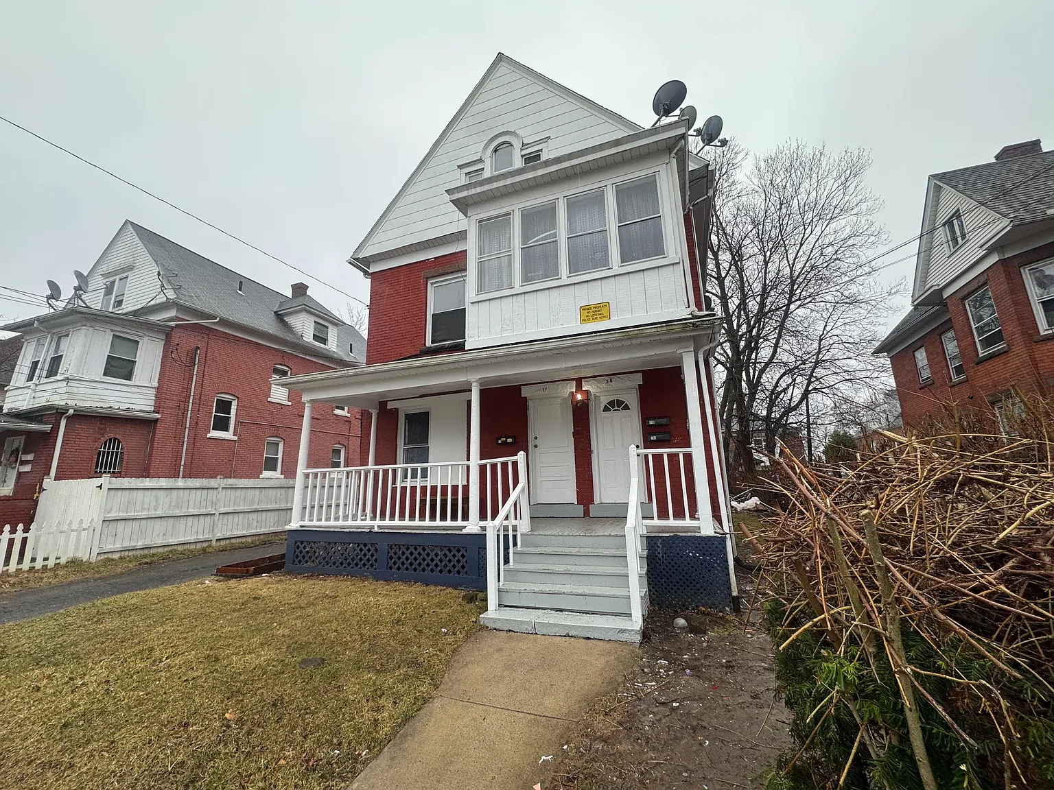3 bed, $700 — Photo 1