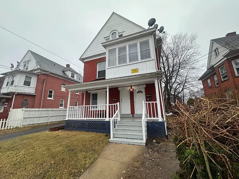 17-19 Roosevelt St #19B — Photo 1