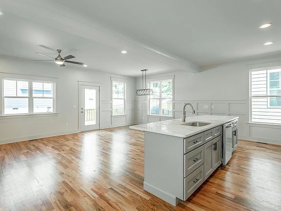 5th image of 262 Hedgewood Dr
