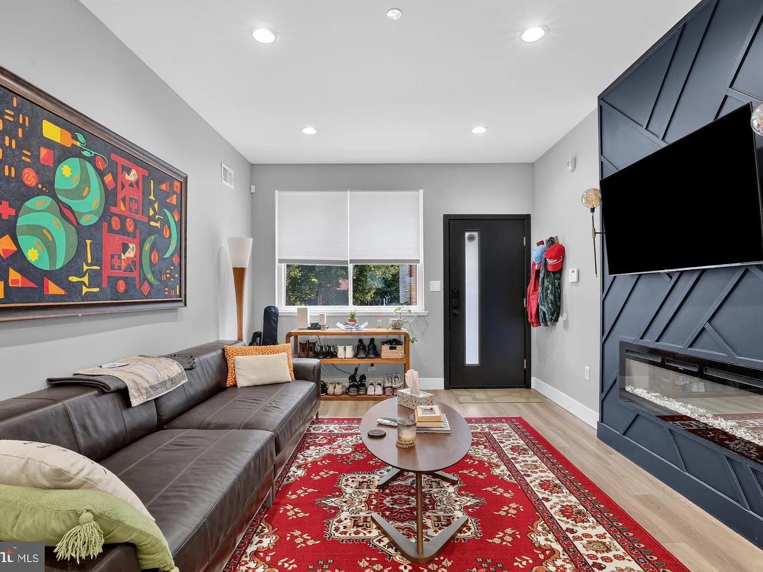 3 bed, 2.0 bath, 2200 sqft, $2,995 — Photo 3