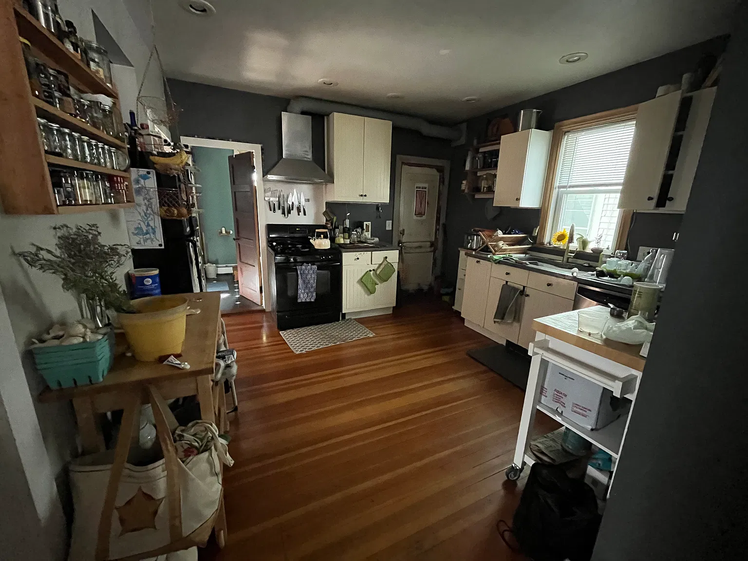 2 bed, 800 sqft, $2,000 — Photo 2