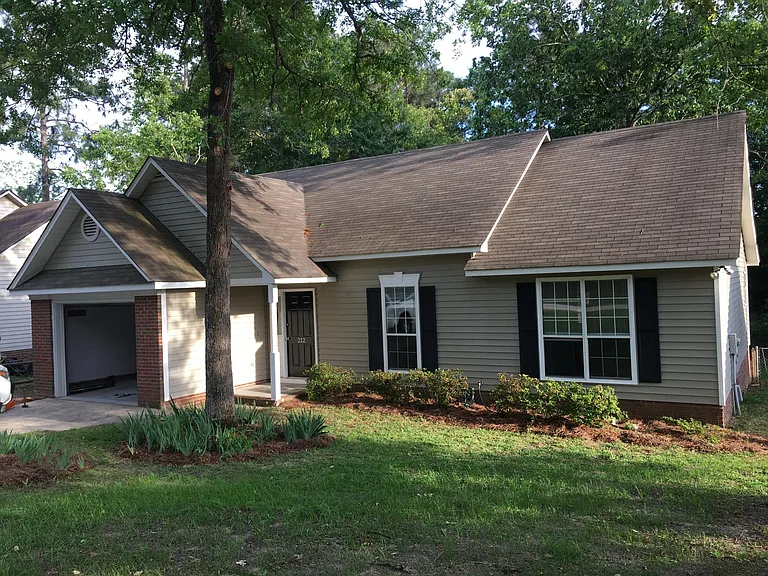212 Pin Oak Dr — Photo 1