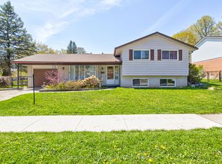 557 Glen Manor Blvd, Waterloo, ON N2L 4T7