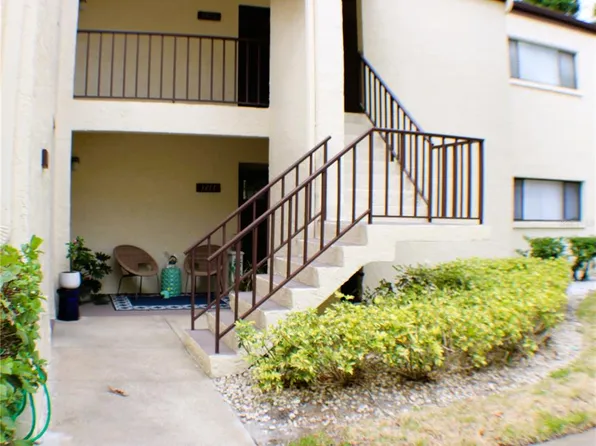 700 Starkey Rd APT 1414, Largo, FL 33771