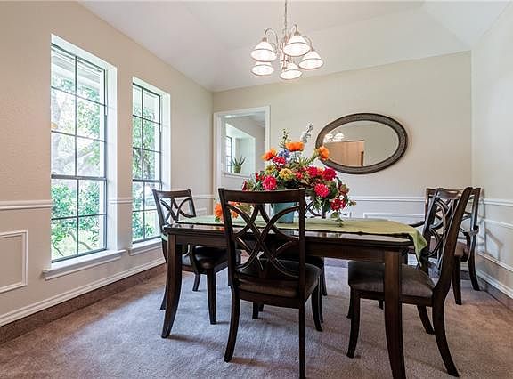 4th image of 305 Shamrock Pl